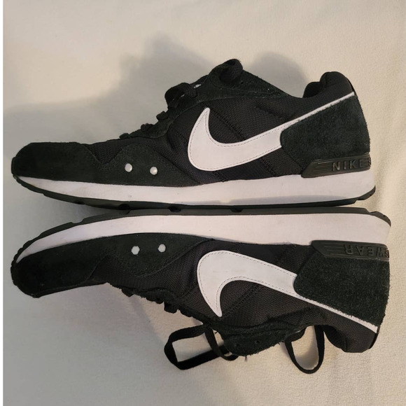 Nike Venture Runner - Men's 80s inspired Sneakers - Sz 9.5, Great Condition - Picture 8 of 8